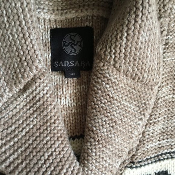 Gorgeous Chunky Knit button up warm sweater, Aztec Print - Picture 4 of 6